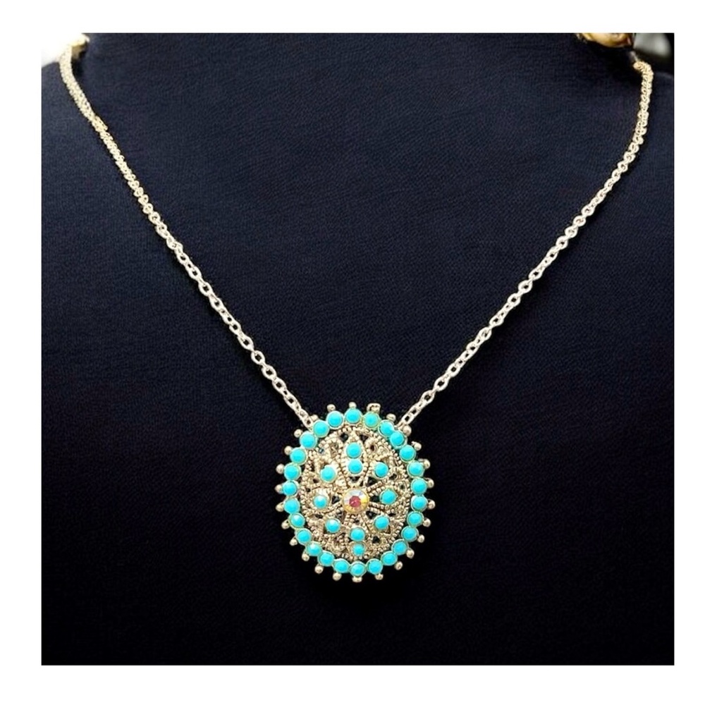 💥2/$24 or 3/$30💥 Boho Western Chic Turquoise and Silver Pendant Necklace. NWT - Picture 2 of 6